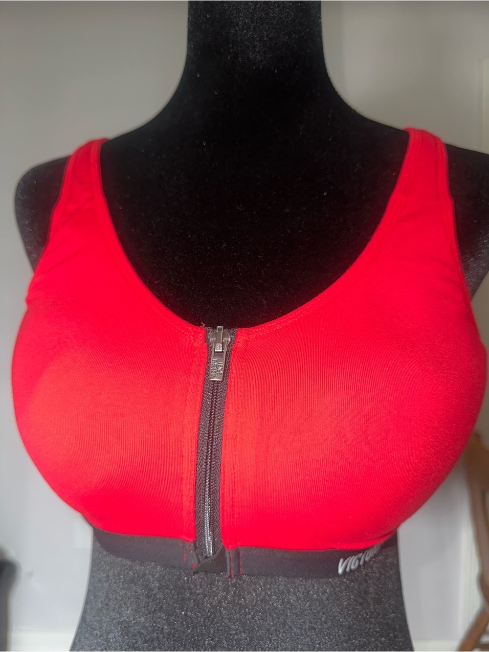Victoria Secret Knock Out Front Zip Red Sports Bra 🍓🍒 - Picture 2 of 14